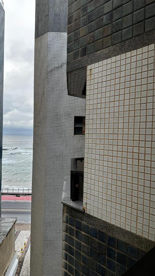 Inteiro Frente Ao Mar De Ondina *